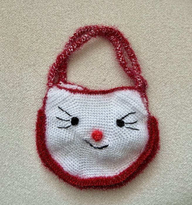 Продавам ръчно плетена детска чантичка