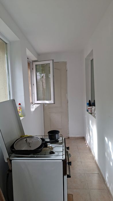 Vând casă la țară