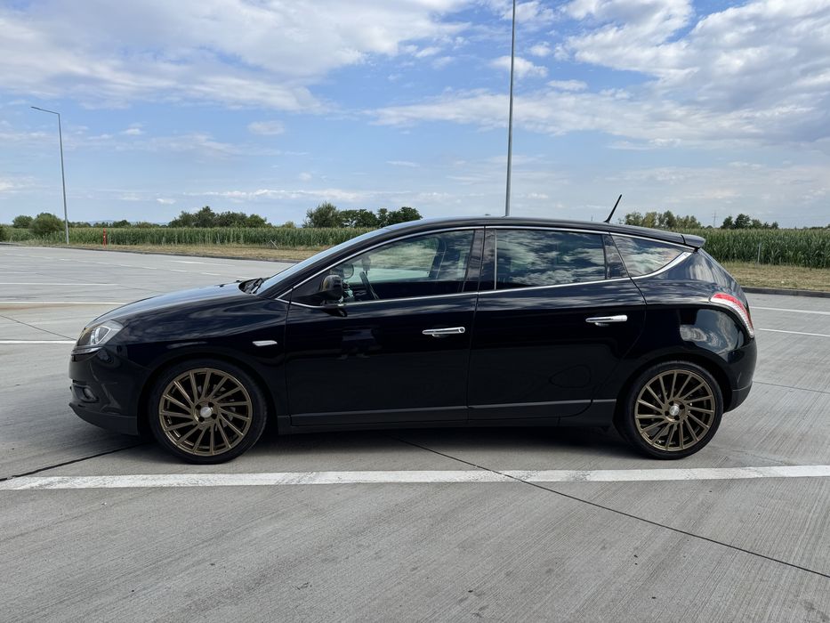 Lancia Delta 1.4 Turbo benzină 140 CP, an 2014 – stare foarte bună, bine întreținută și bine echipată