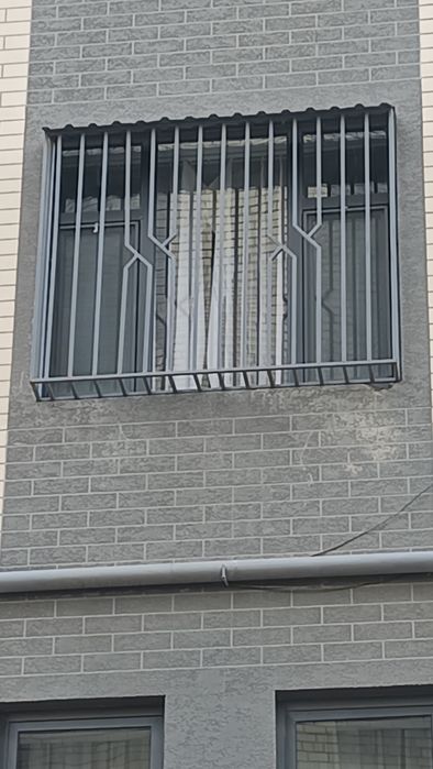 Решетки на окна.Панжаралар ойналарга. Установка козырьков и роликов.