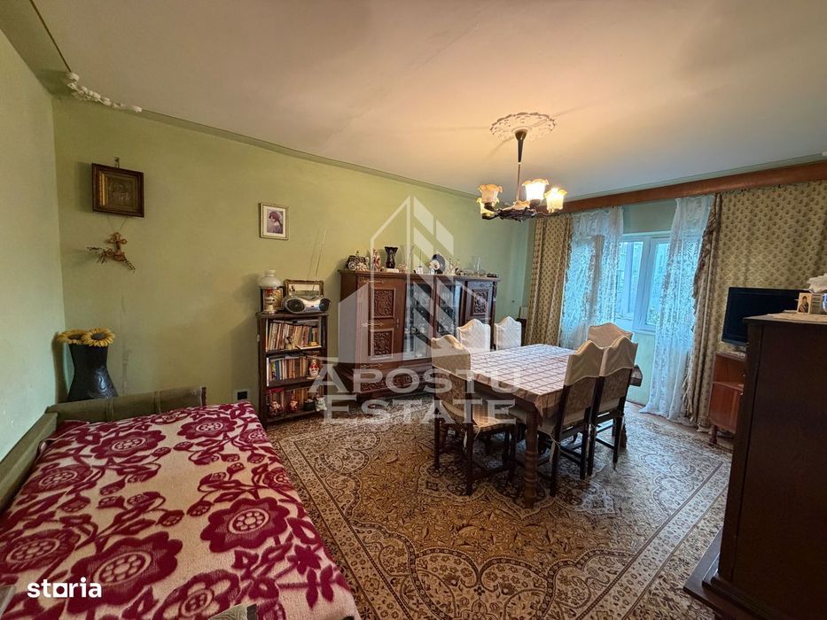 Apartament cu 3 camere de vanzare,decomandat,etaj intermediar,Bucovina