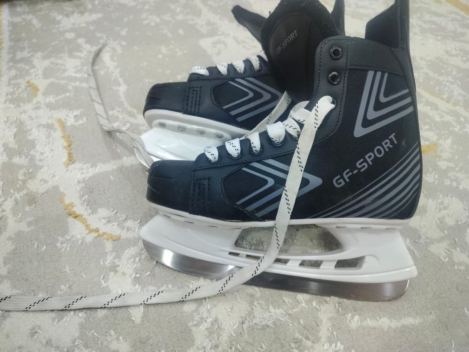 Продается коньки 39 размер