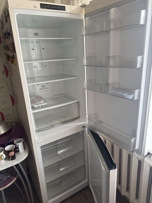 Холодильник LG в отличном состоянии