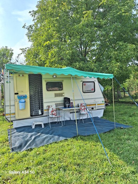 Vând set terasă/umbrar la rulotă