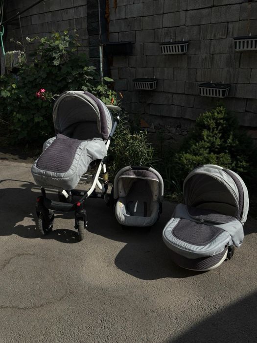 Детская коляска 3 в 1