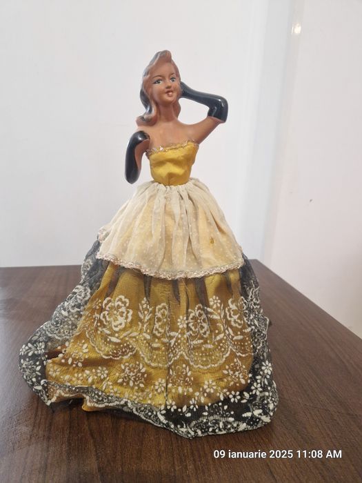 Veioza, lampa - papusa din porțelan