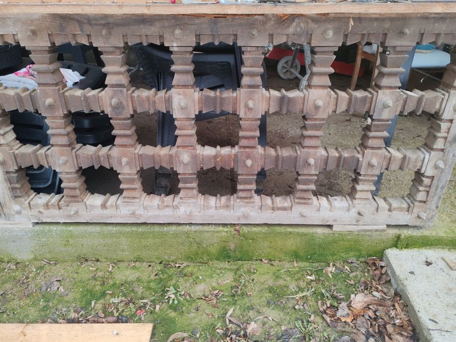 Balustradă veche din lemn masiv – 10 m liniari, rustic / vintage