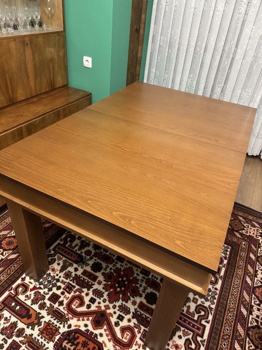 Трапезна маса от масив