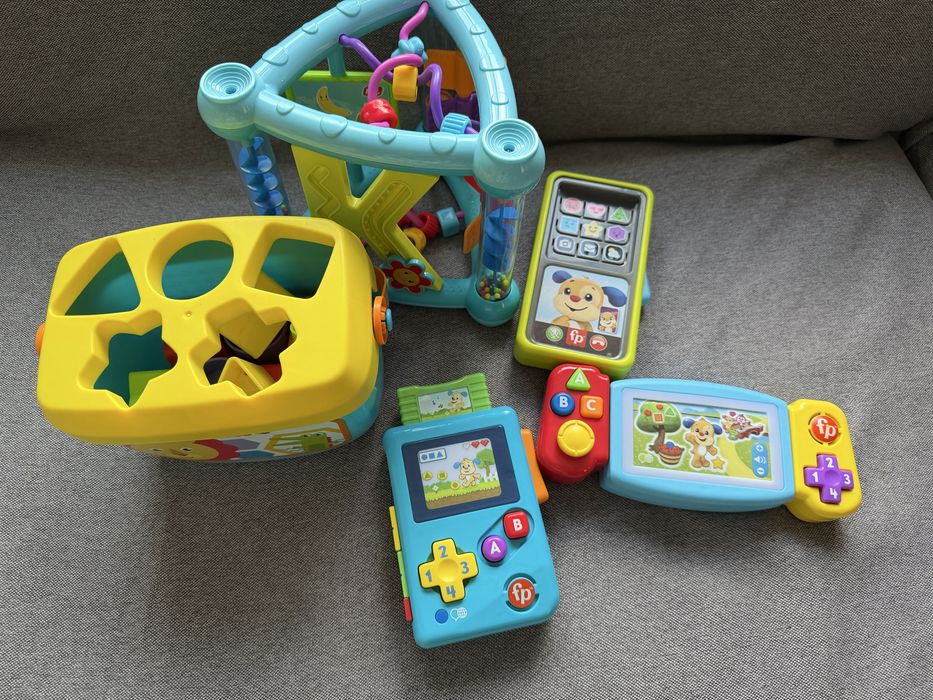 4 Играчи  fisher price и една подарък