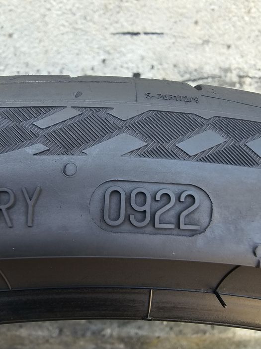 Vând două anvelope de vara continental  225 35 19 dot 0922