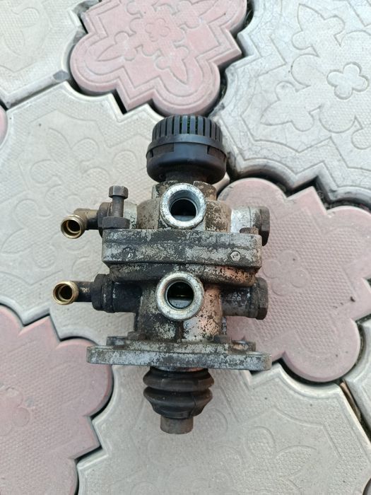 Тормозной подпедальный кран Газ Валдай