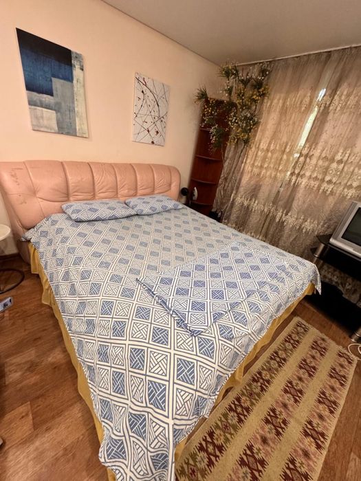 Продам кровать двухспальная.