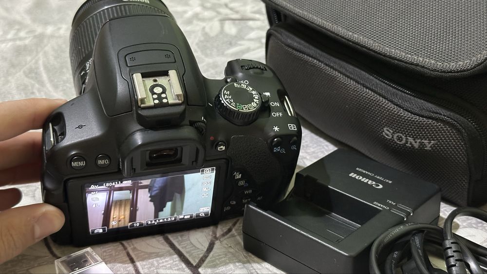 Продам фотоаппарат Canon 650D