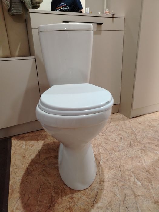 Продам унитаз в хорошем состоянии.