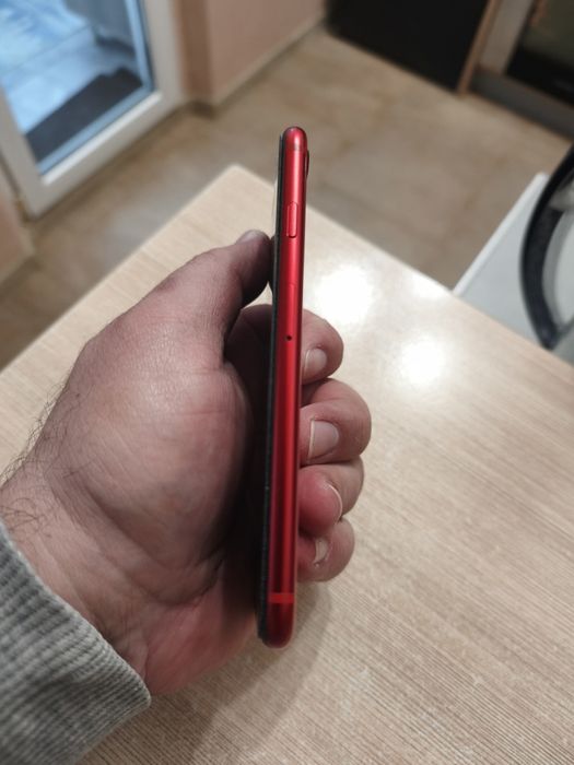 Продавам Iphone SE 2020