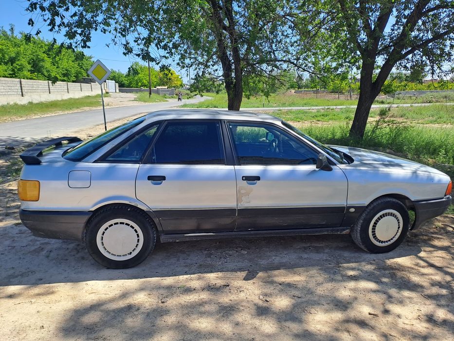 Audi 80 .      .