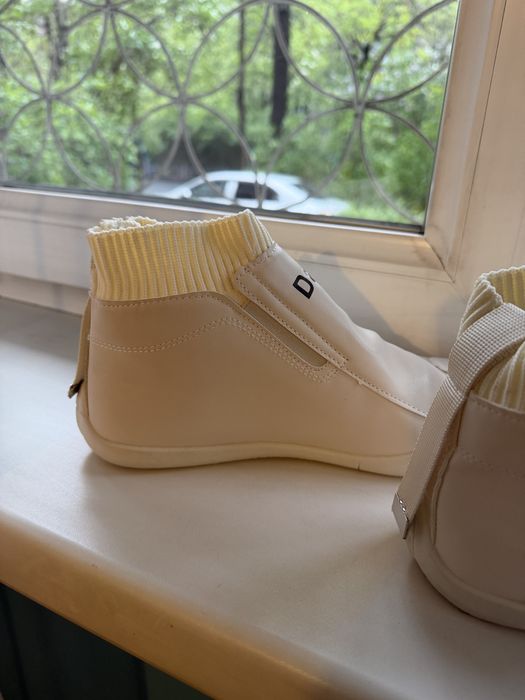 Кроссовки белые! 3000 тг