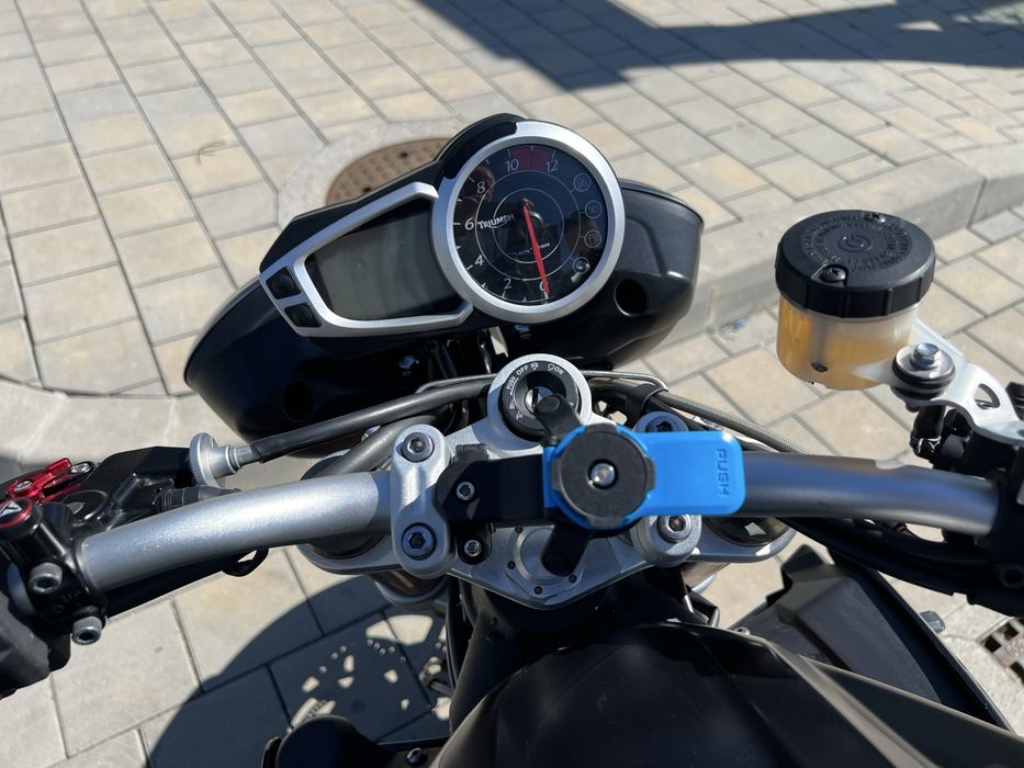 Triumph Speed Triple 1050 продавам