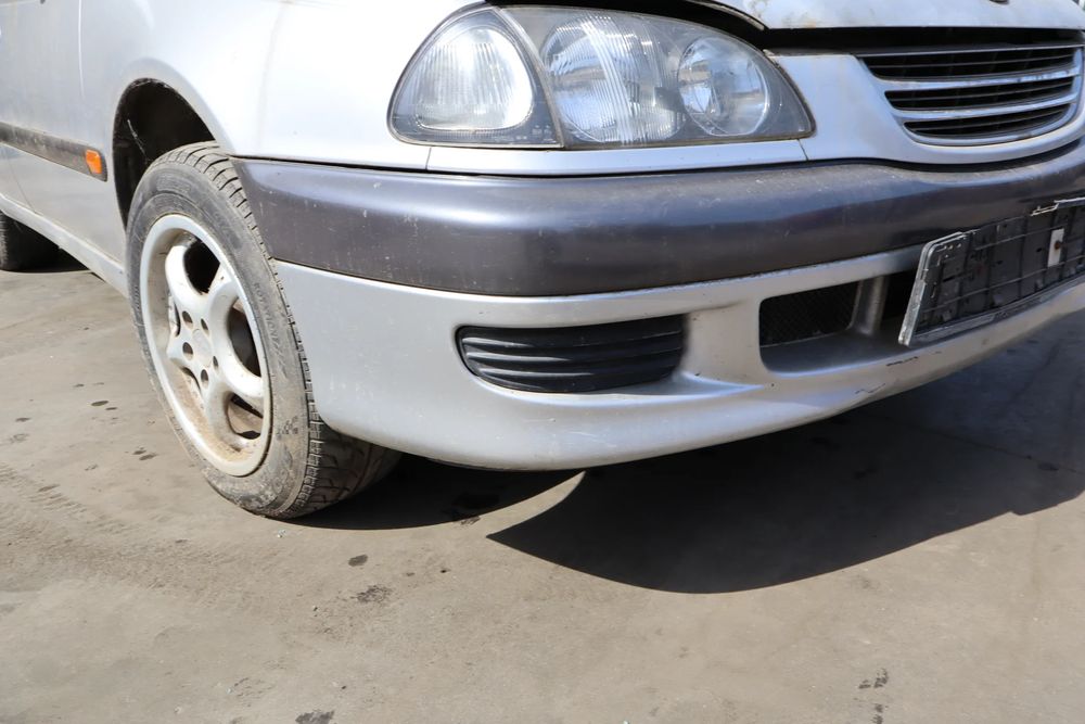 Far dreapta Toyota Avensis 1999 1.6 MT (110 hp)