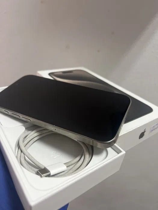 Vând IPhone 15 PRO