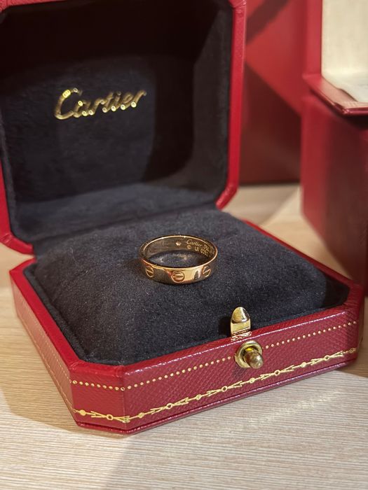 Inel Cartier love cu un diamant original