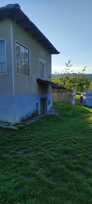 Casă cu Teren de Vânzare