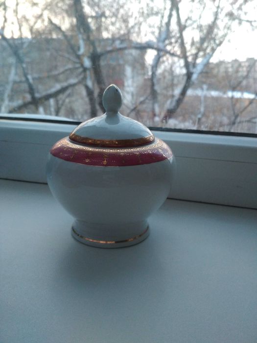 Сахарницу маленькую продаю