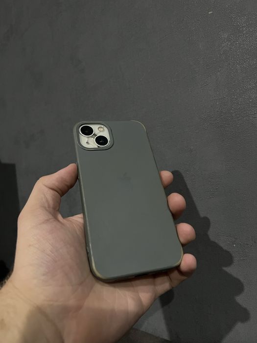 пррдается Iphone 13