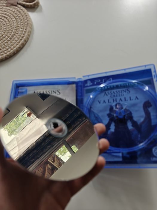 Продавам игра Assassin's Creed Valhalla за PS4