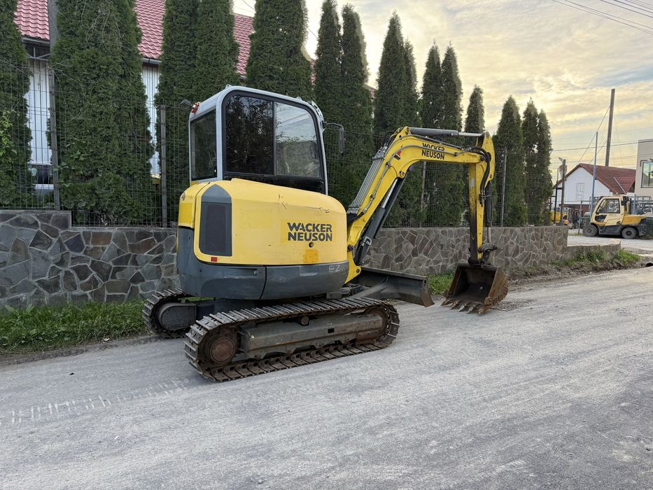 De vanzare sau da inchiriat Excavator Wacker Neuson