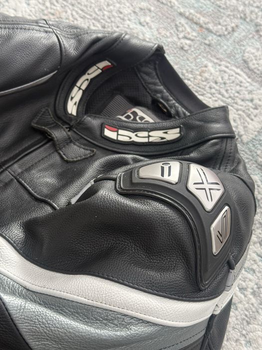 Costum moto / combinezon piele IXS marime 275 M/L