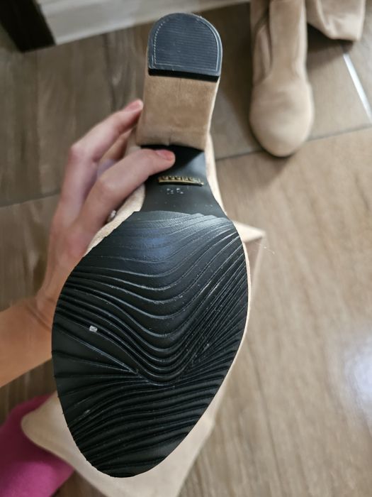 Cizme bej piele întoarsă,  pantoful galben mărime 35