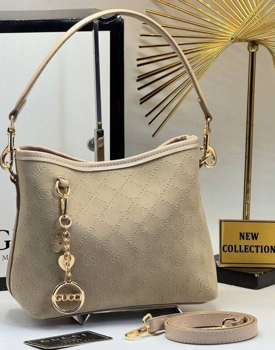 Geantă Gucci nouă, cu etichetă. Dimensiuni 31/19. Perfectă pentru a-ți