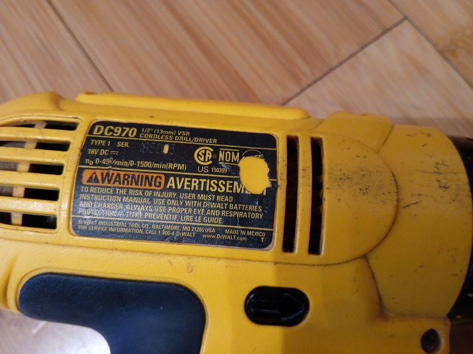 Masina de găurit 18v (autofiletanta) Dewalt Dc970 + lanterna