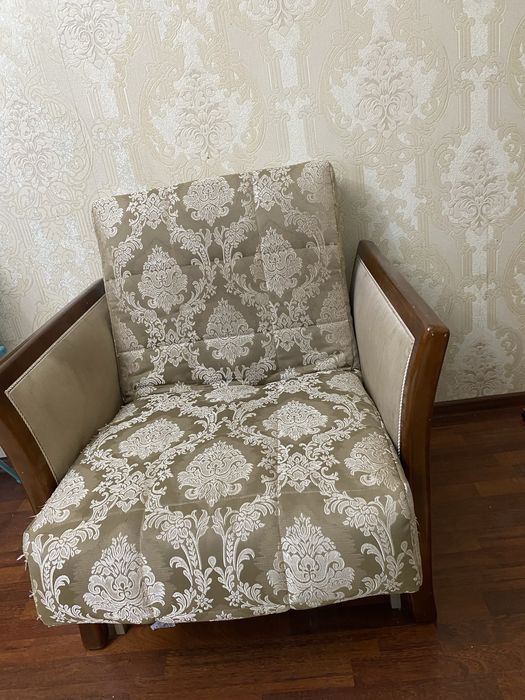 Продам диван + кресло + пуфик