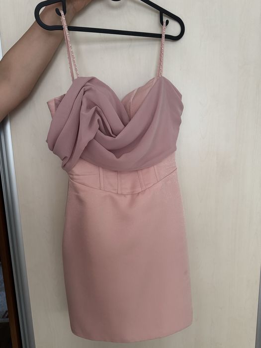 Розова шаферска рокля