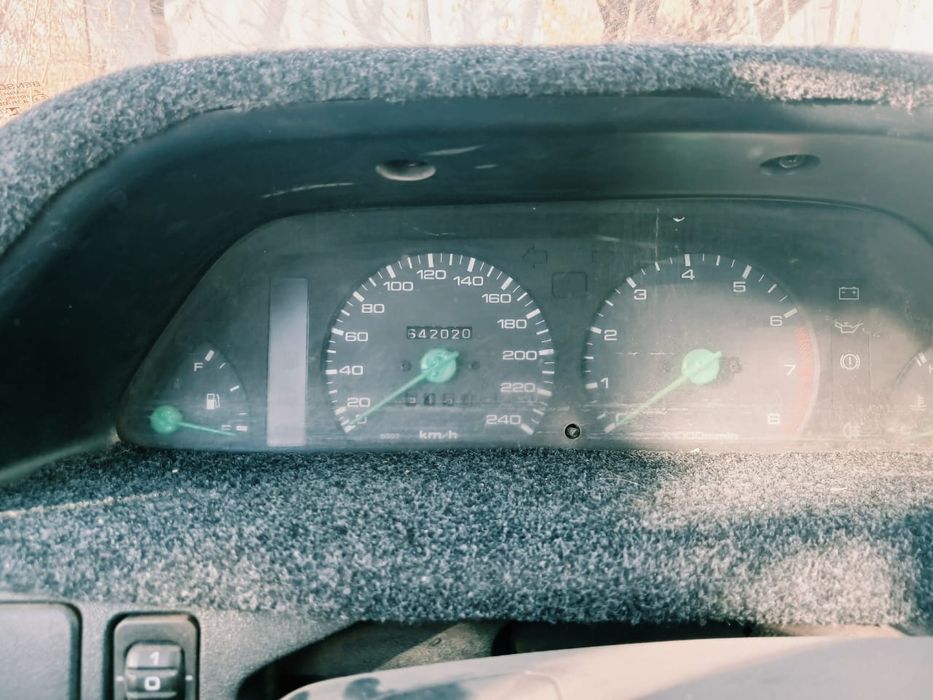 Машина Mazda 323