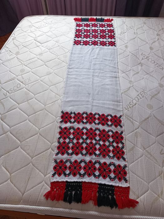 Vând stergare tradiționale cusute manua 4 bucăți l