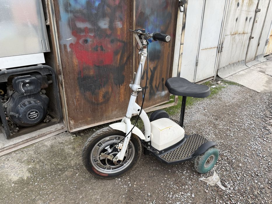 * трех колесный электро скутер очень удобный