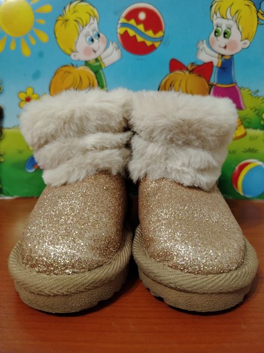 Детски ботушки..