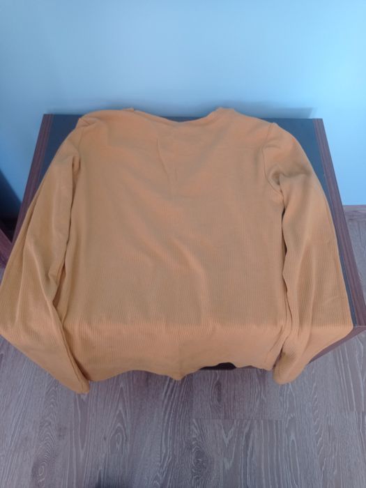 Продавам използвани дрехи.