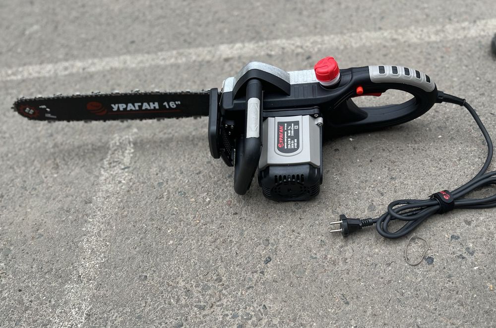 Электрическая пила «Ураган»
