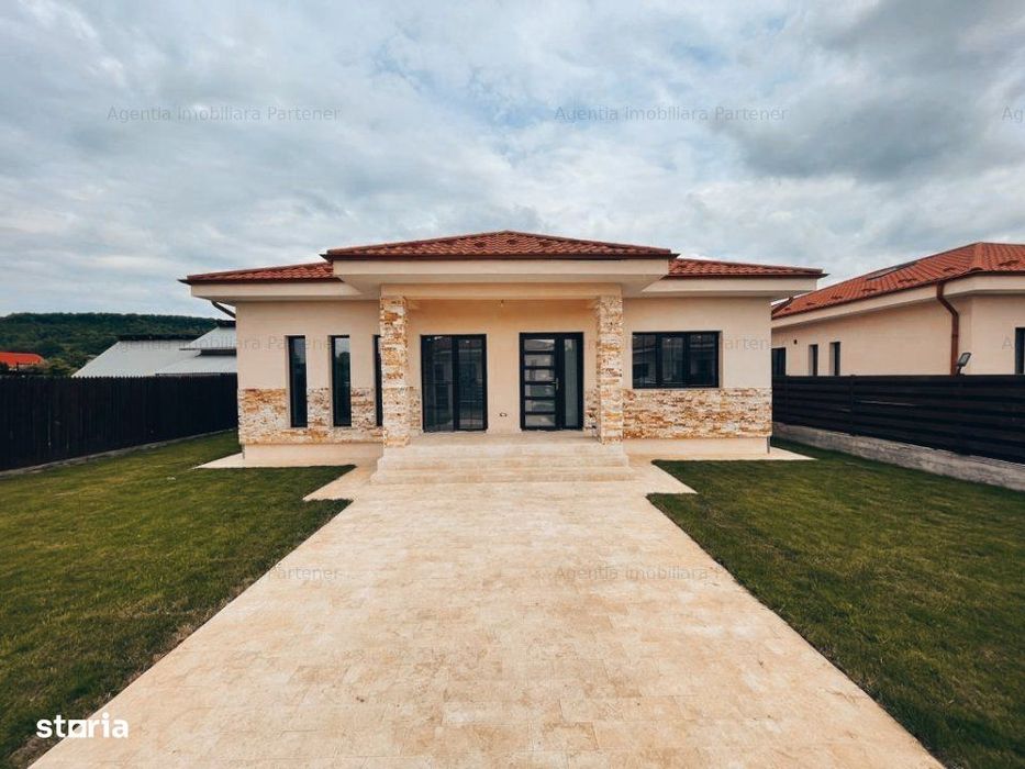 casa / vila Stefanesti , "La Cheie'' , finisaje + pozitie DEOSEBITA !