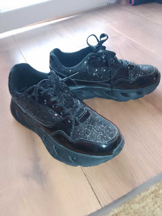 НОВИ ЛАЧЕНИ МАРАТОНКИ, блестящи с пайети. ШИК