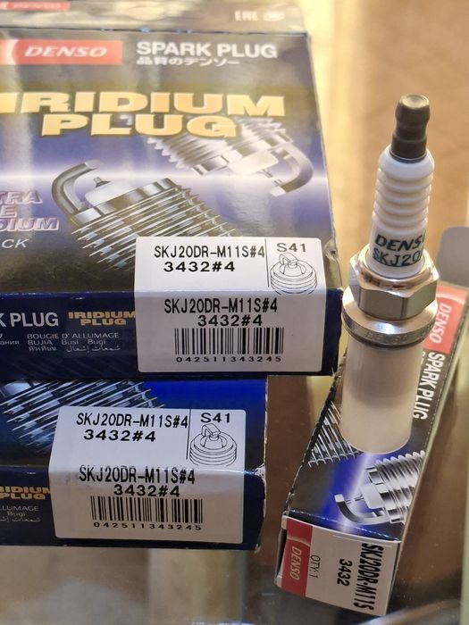 DENSO -Японски  IRIDIUM  PLUG оригинални свещи  -SKJDR-M11
