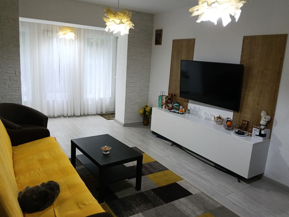 Vând  apartament 3 camere, decomandat