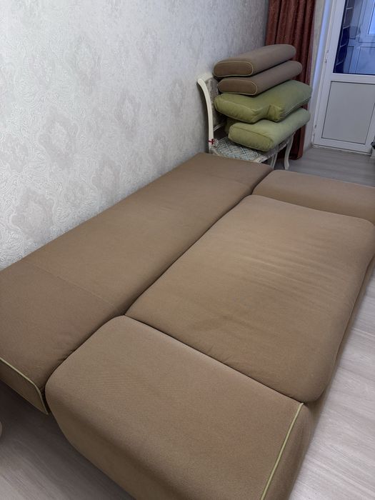 Диван отличный с креслом вместе