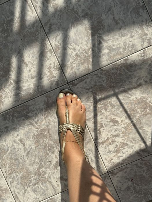 Оригинални Chanel златни сандали 36.5