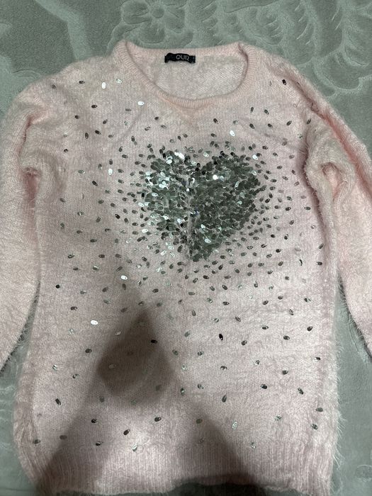 Кофта 3000 тг очень нарядная надевала один раз, вживую ввглядит красив