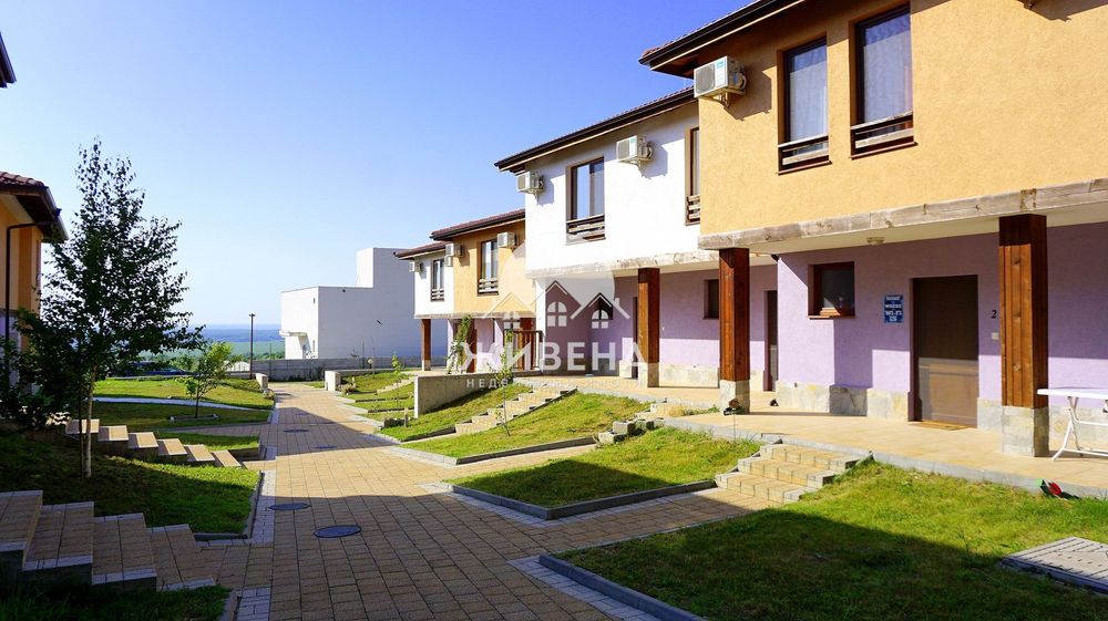 Триетажна къща в комплекс, с.Рогачево, площ 131 кв.м